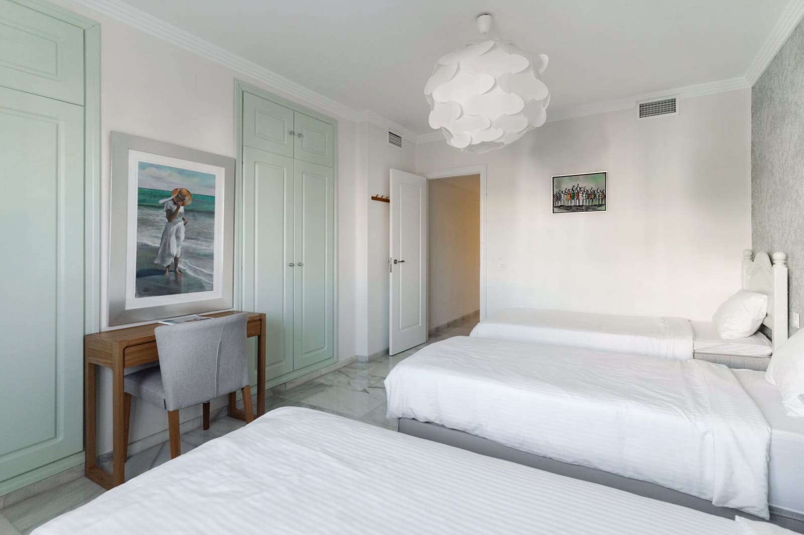 2 sypialnia Apartament na sprzedaż w Nueva Andalucia z basenem garażem - 795 000 € (Ref: 9551179)