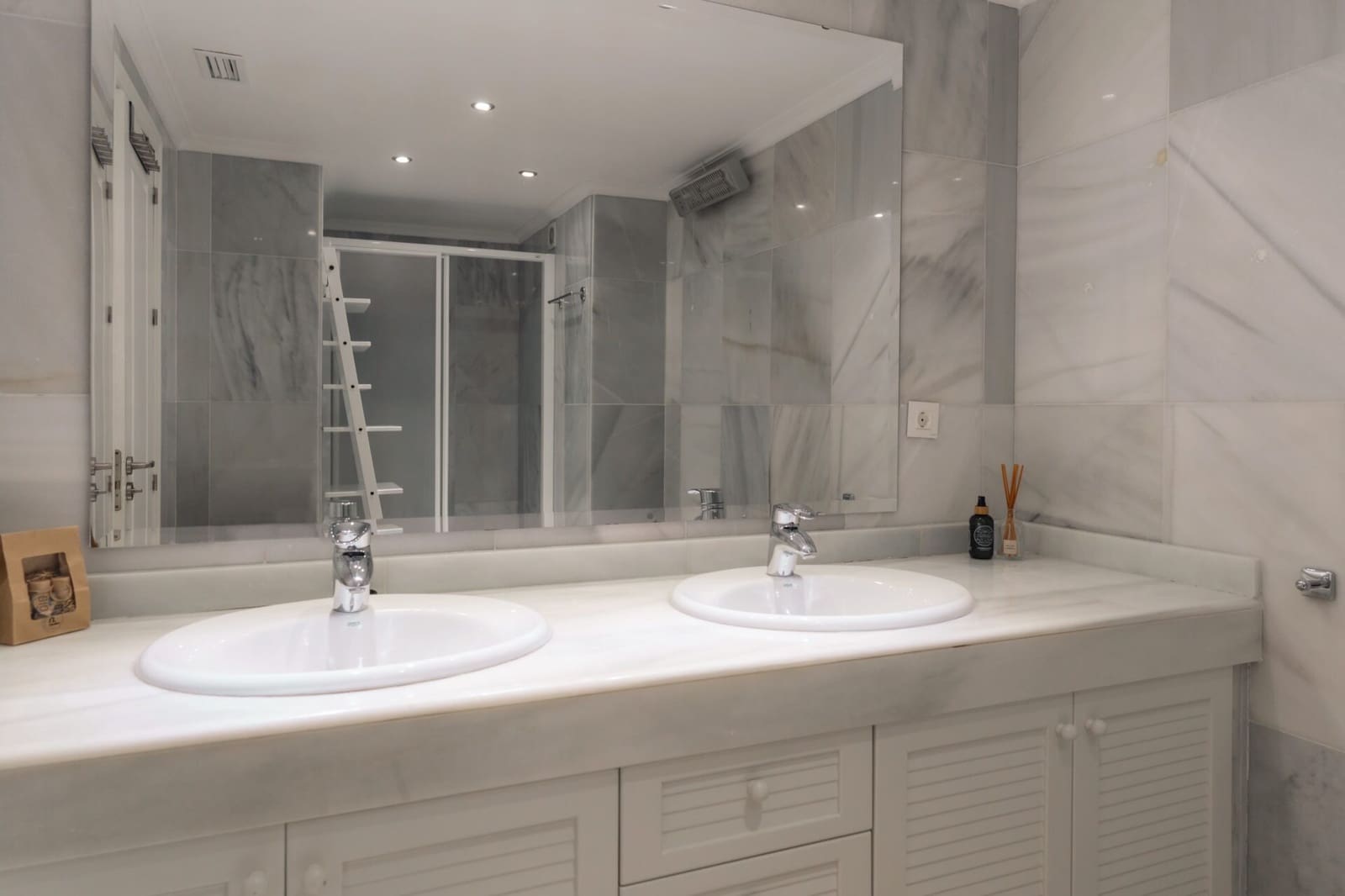 2 sypialnia Apartament na sprzedaż w Nueva Andalucia z basenem garażem - 795 000 € (Ref: 9551179)