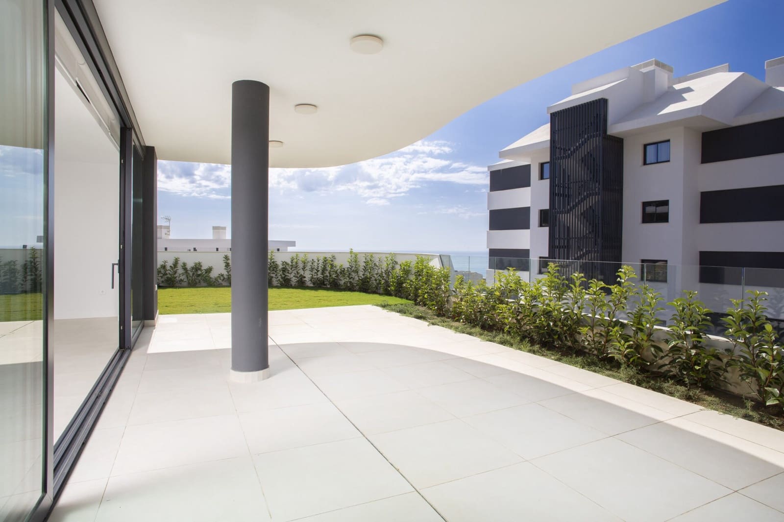 2 bedroom Apartment for sale in Fuengirola with pool garage - € 699,000 (Ref: 9561552)