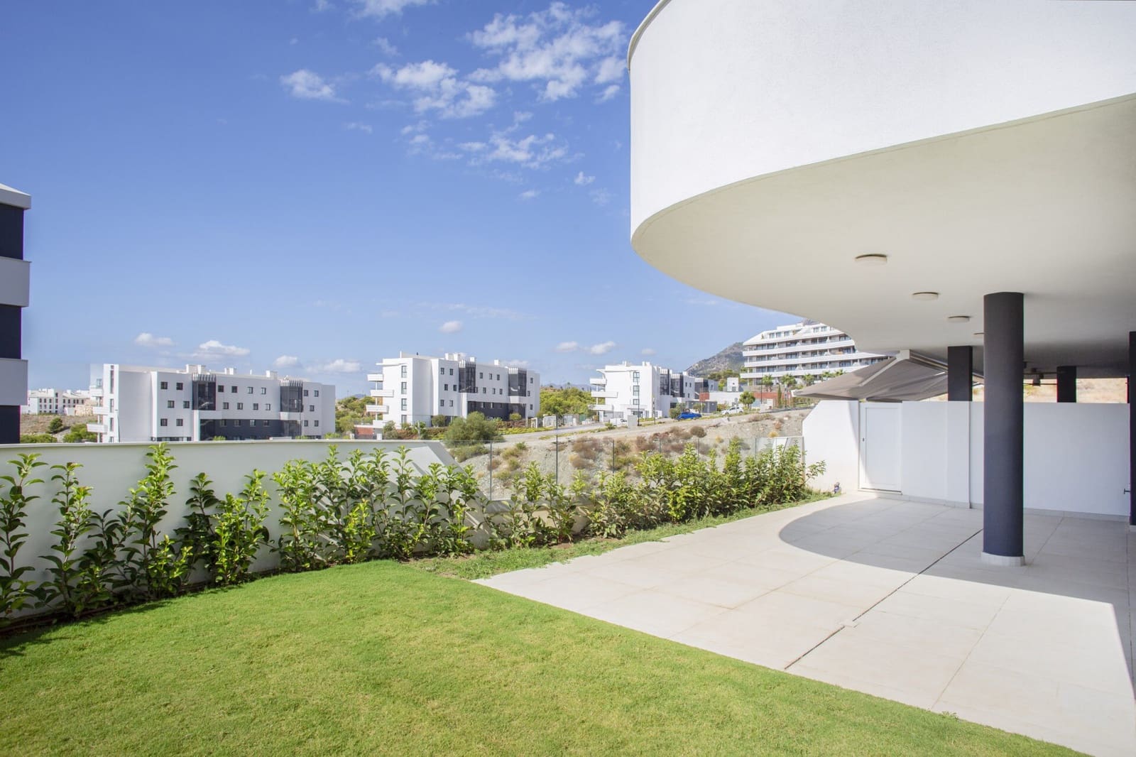 2 bedroom Apartment for sale in Fuengirola with pool garage - € 699,000 (Ref: 9561552)