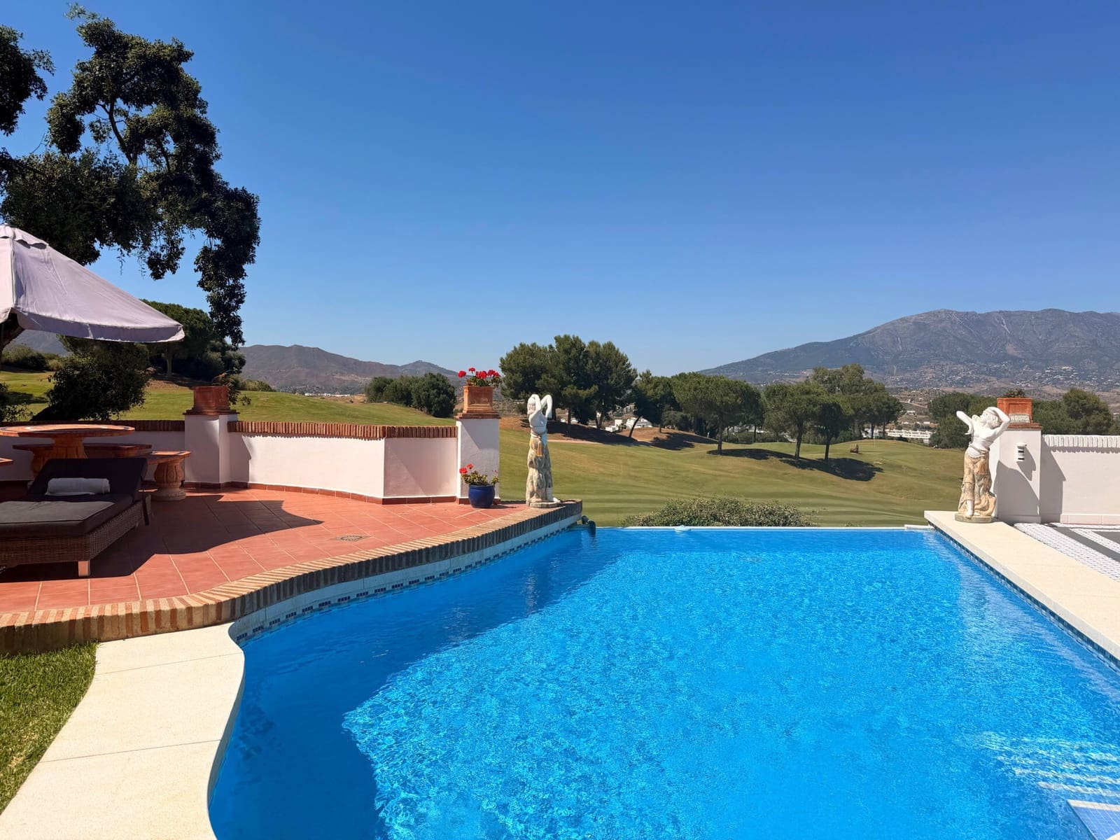 4 bedroom Villa for sale in La Cala Golf with pool - € 1,895,000 (Ref: 9586037)