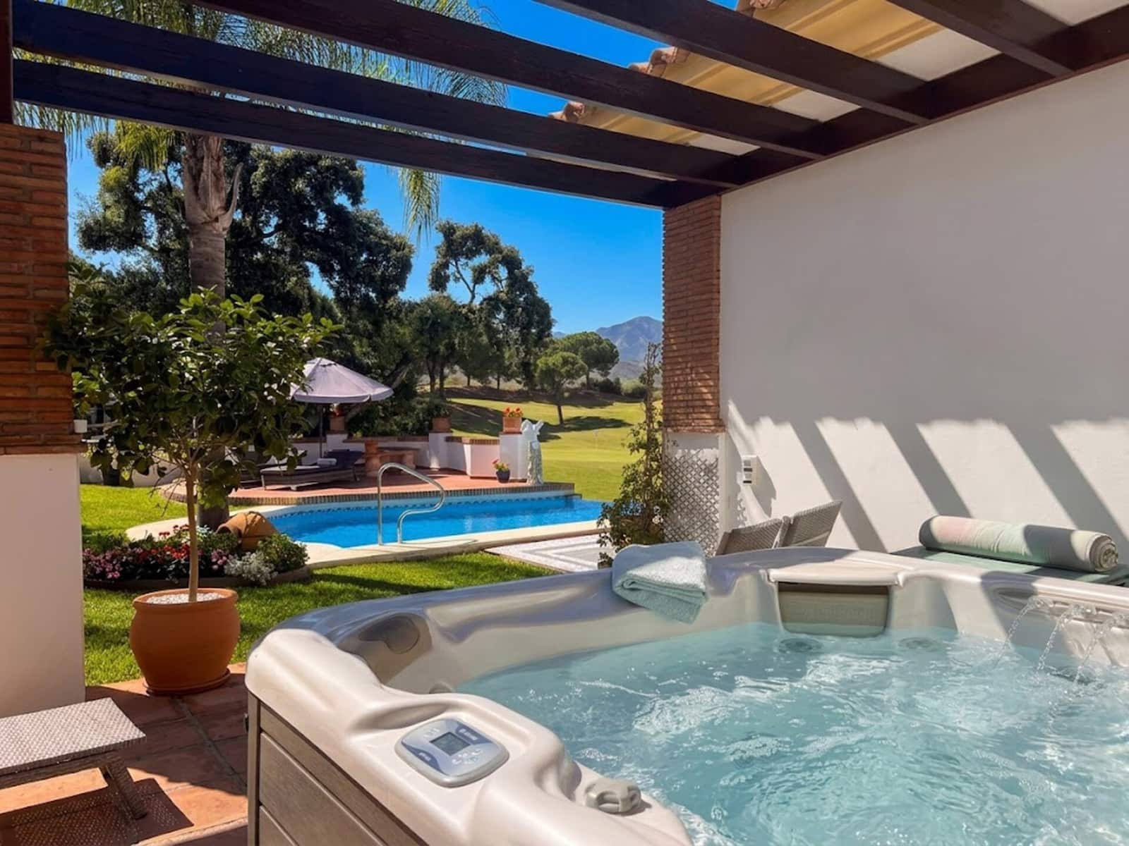 4 bedroom Villa for sale in La Cala Golf with pool - € 1,895,000 (Ref: 9586037)