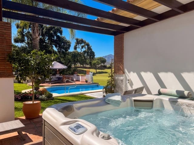 4 soveværelse Villa til salg i La Cala Golf, Mijas med swimmingpool - € 1.895.000 (Ref: 9586037)