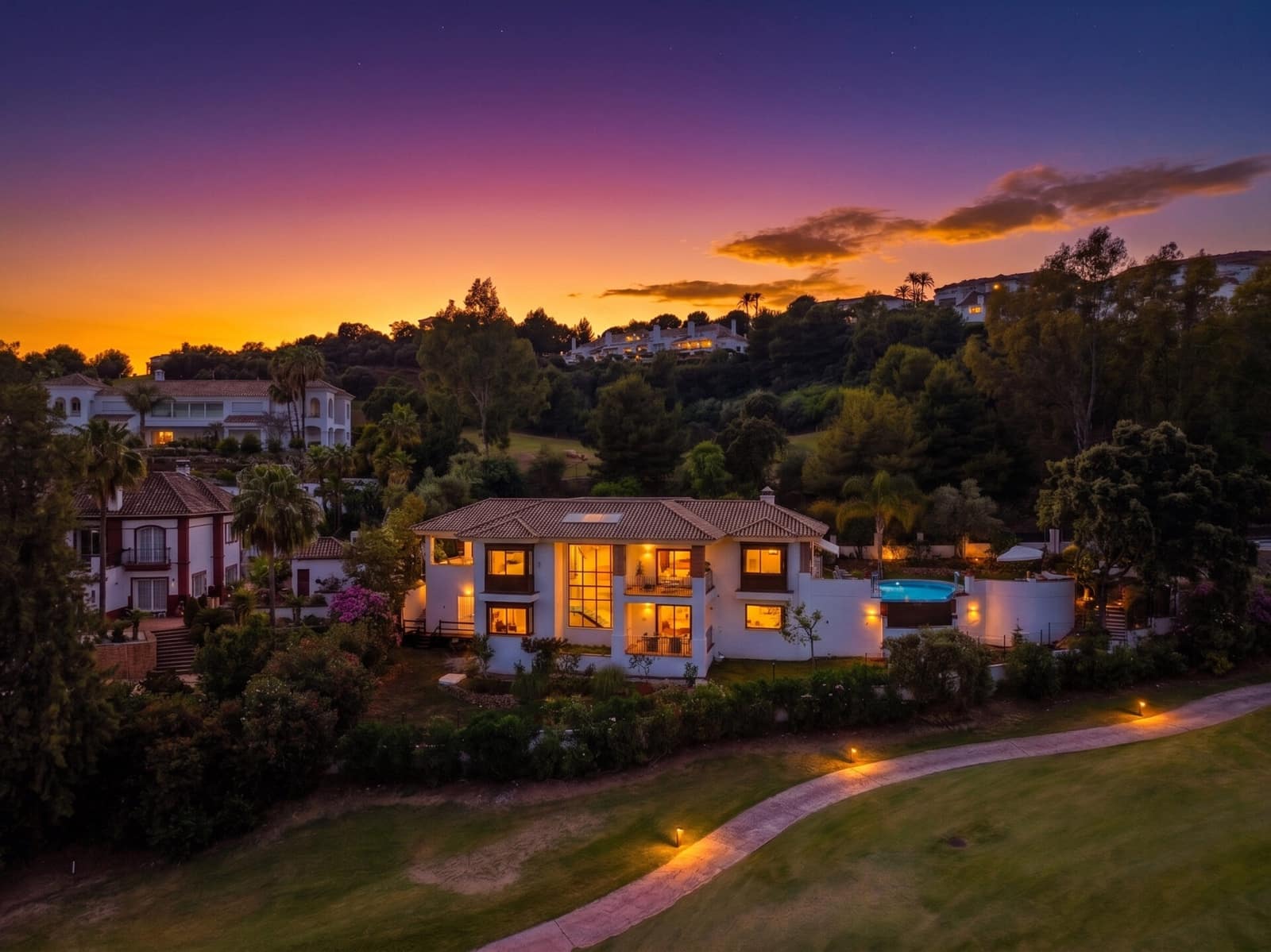 4 bedroom Villa for sale in La Cala Golf with pool - € 1,895,000 (Ref: 9586037)