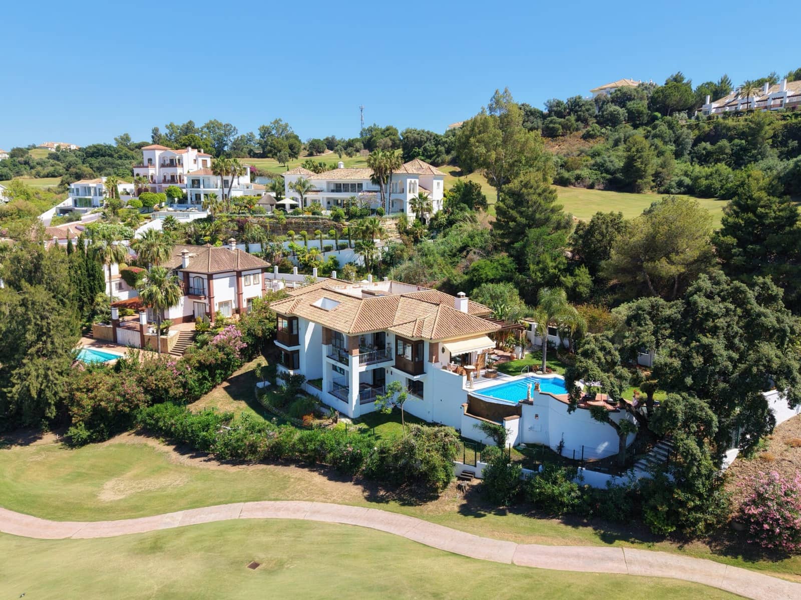 4 bedroom Villa for sale in La Cala Golf with pool - € 1,895,000 (Ref: 9586037)