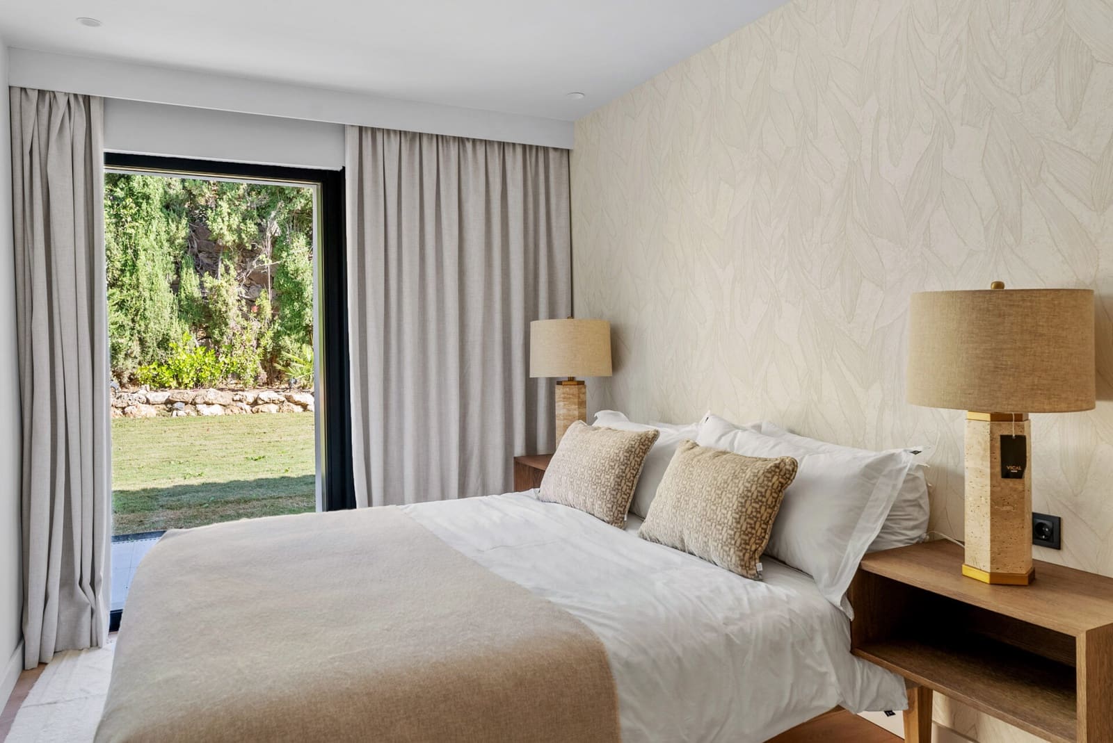 4 bedroom Villa for sale in Nueva Andalucia with pool - € 2,895,000 (Ref: 9590928)