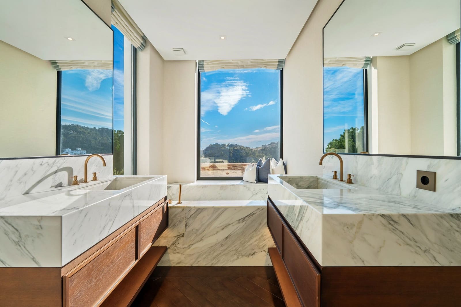 5 Zimmer Villa zu verkaufen in El Madronal mit Pool Garage - 8.995.000 € (Ref: 9598912)