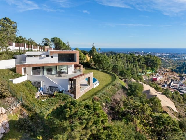 5 bedroom Villa for sale in El Madroñal, Benahavís with pool garage - € 8,995,000 (Ref: 9598912)