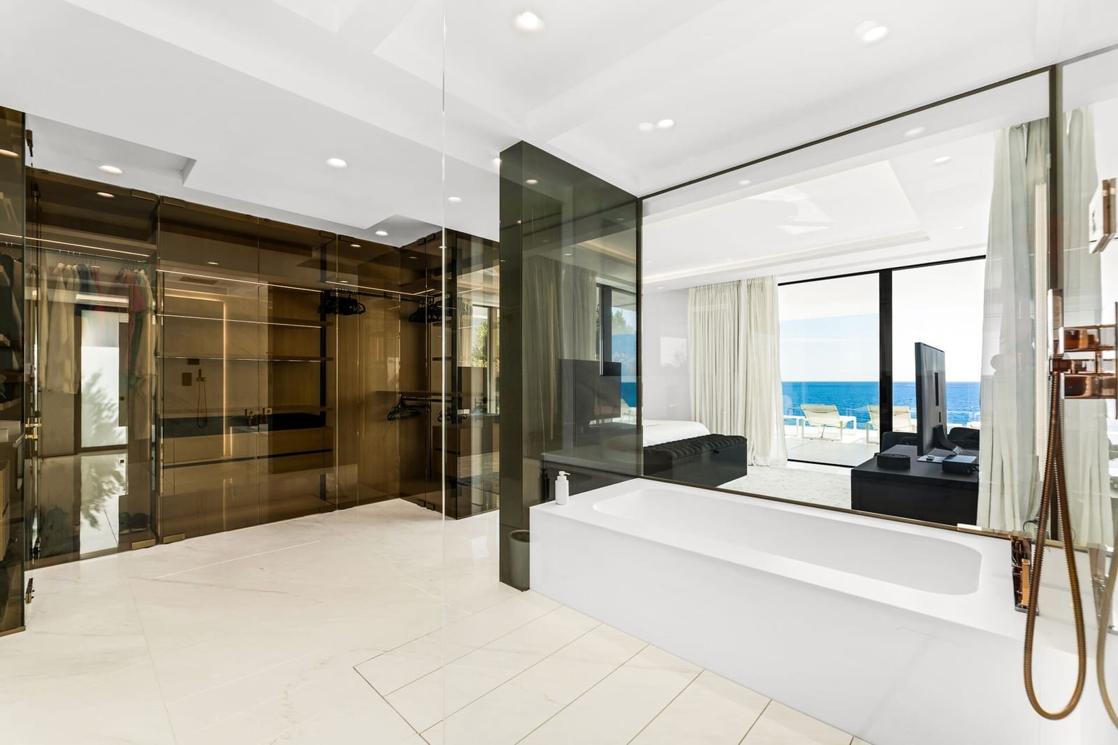 Apartamento de 5 habitaciones en Estepona en venta con piscina garaje - 6.800.000 € (Ref: 9625448)