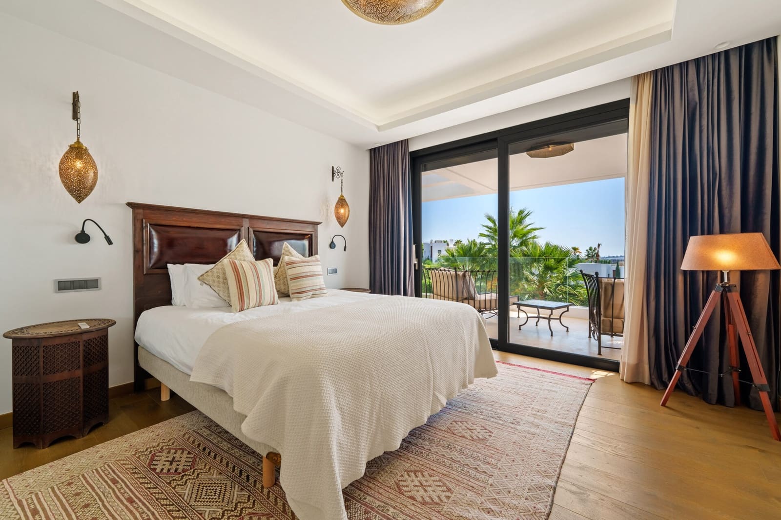 6 bedroom Villa for sale in Nueva Andalucia with pool garage - € 4,190,000 (Ref: 9625452)