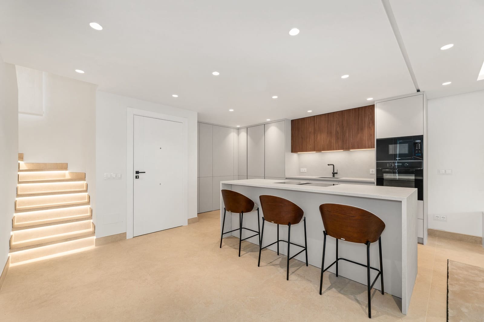 4 soveværelse Byhus til salg i Estepona med swimmingpool garage - € 2.599.000 (Ref: 9629870)