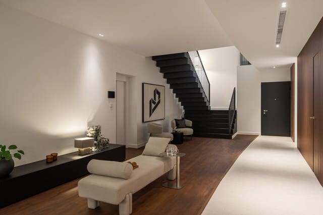 4 sypialnia Dom na sprzedaż w Sierra Blanca, Marbella z basenem garażem - 3 950 000 € (Ref: 9634138)