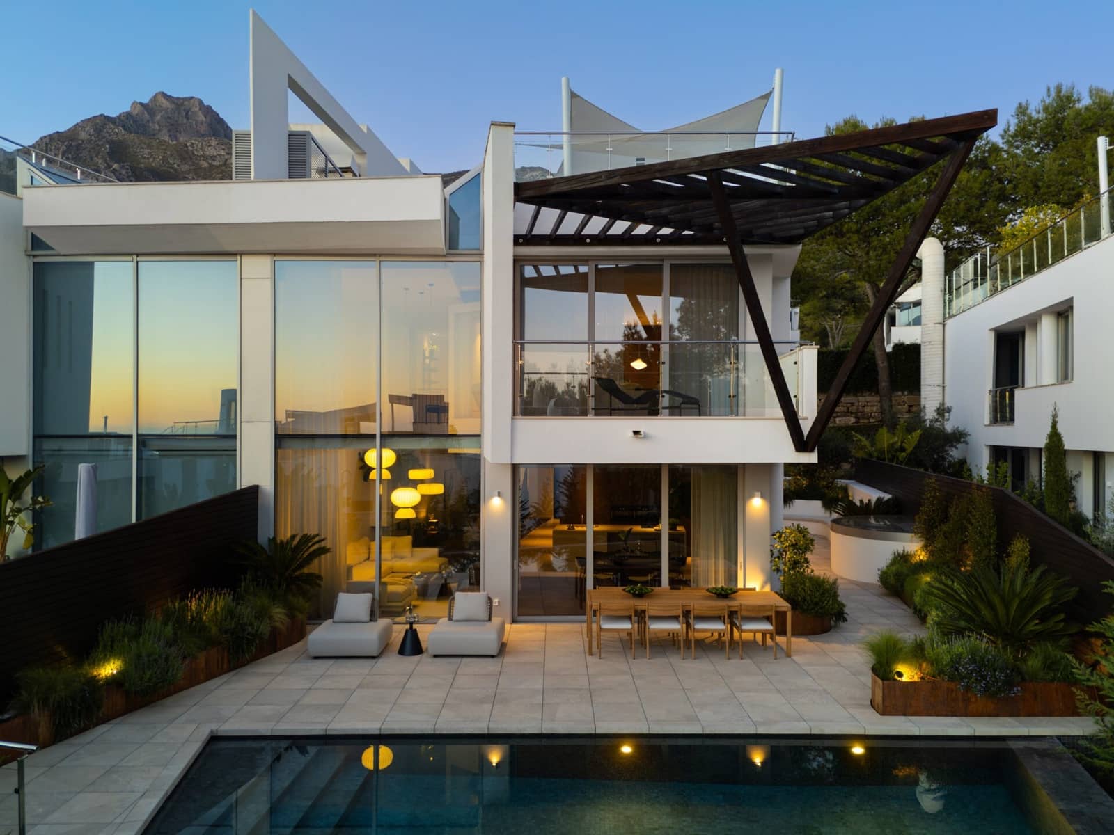 4 sypialnia Dom na sprzedaż w Golden Mile z basenem garażem - 3 950 000 € (Ref: 9634138)