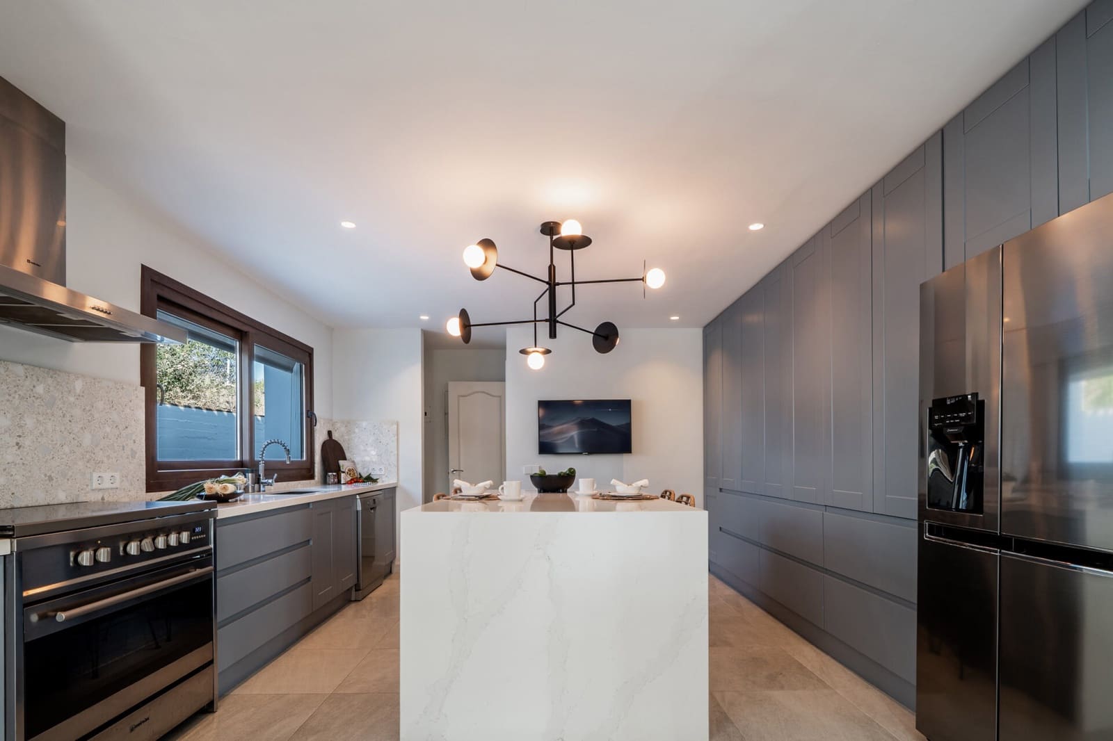 5 slaapkamer Villa te koop in New Golden Mile met zwembad - € 2.195.000 (Ref: 9644703)