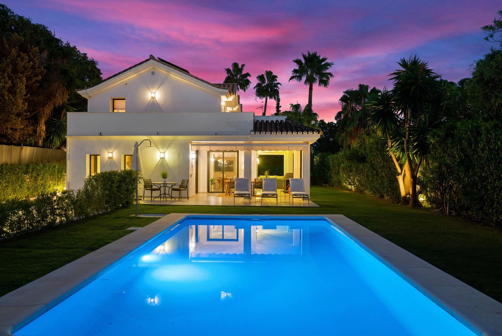 Chalet de 4 habitaciones en Nueva Andalucia en venta con piscina garaje - 2.650.000 € (Ref: 9647929)