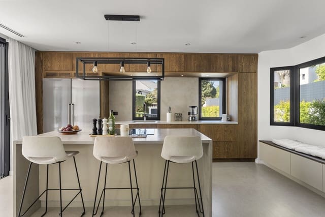 Chalet de 4 habitaciones en Nueva Andalucia, Marbella en venta con piscina garaje - 2.650.000 € (Ref: 9647929)