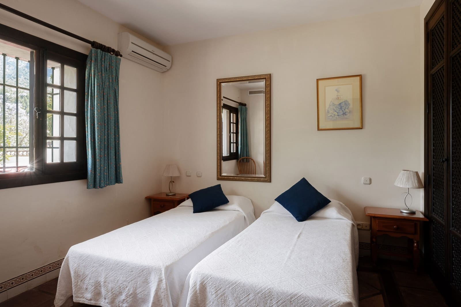 6 makuuhuone Huvila myytävänä paikassa Istan mukana uima-altaan - 4 995 000 € (Ref: 9651659)