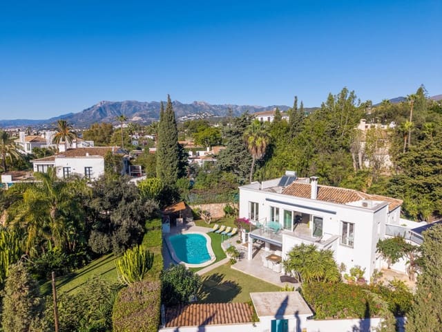 Chalet de 6 habitaciones en El Rosario, Marbella en venta con piscina - 2.380.000 € (Ref: 9695142)