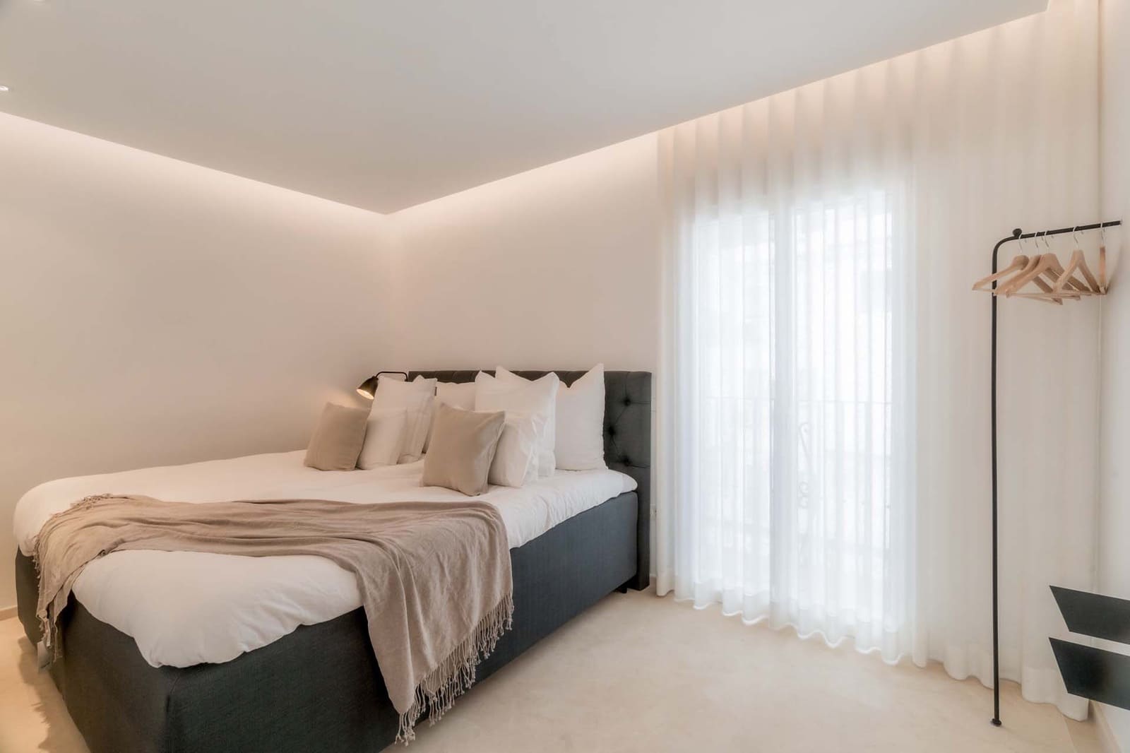 2 bedroom Penthouse for sale in Puerto Banus - € 1,295,000 (Ref: 9701478)