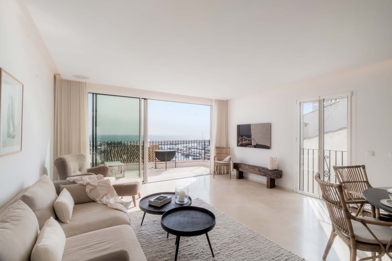 2 bedroom Penthouse for sale in Puerto Banus - € 1,295,000 (Ref: 9701478)
