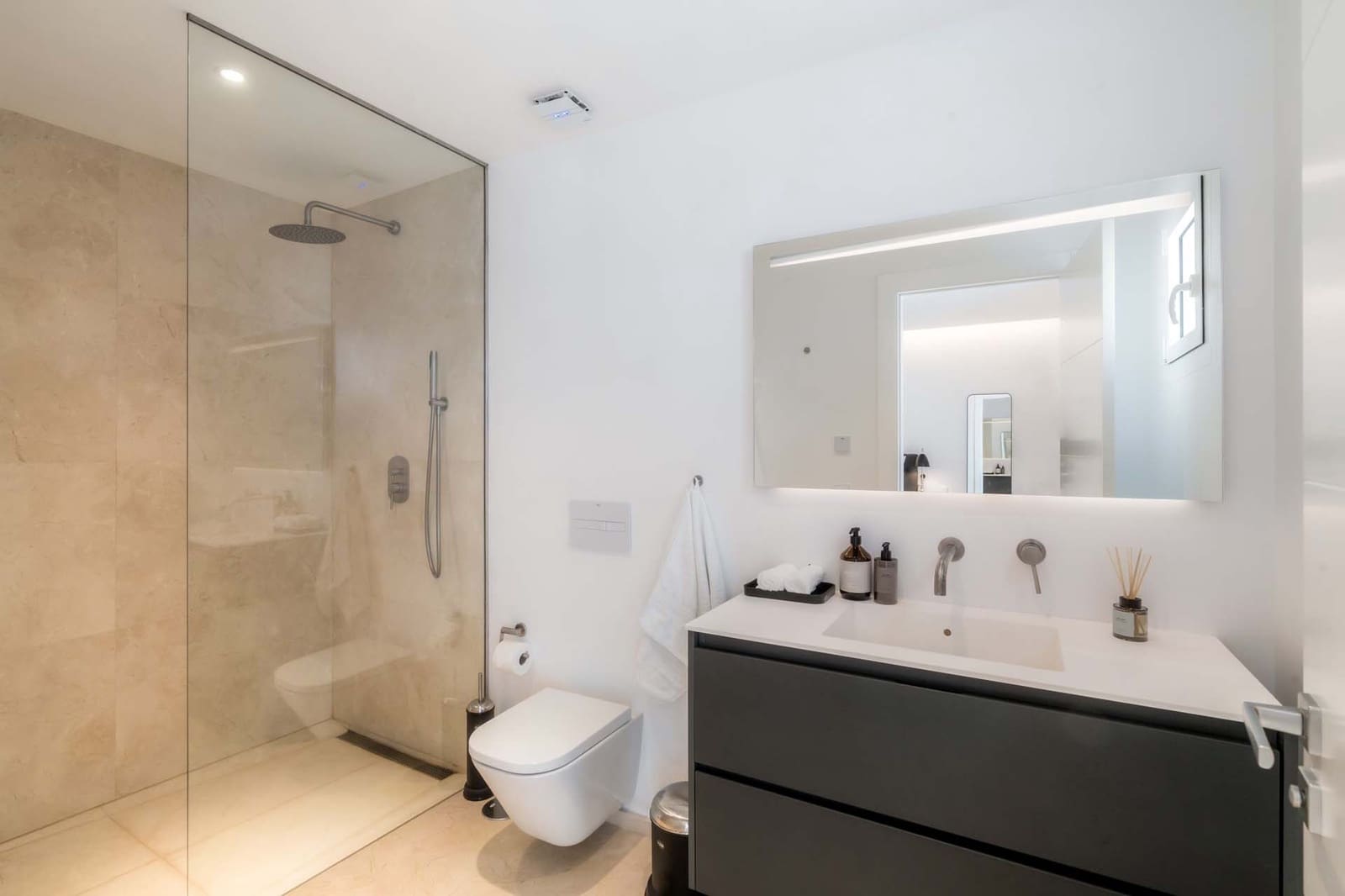 2 bedroom Penthouse for sale in Puerto Banus - € 1,295,000 (Ref: 9701478)