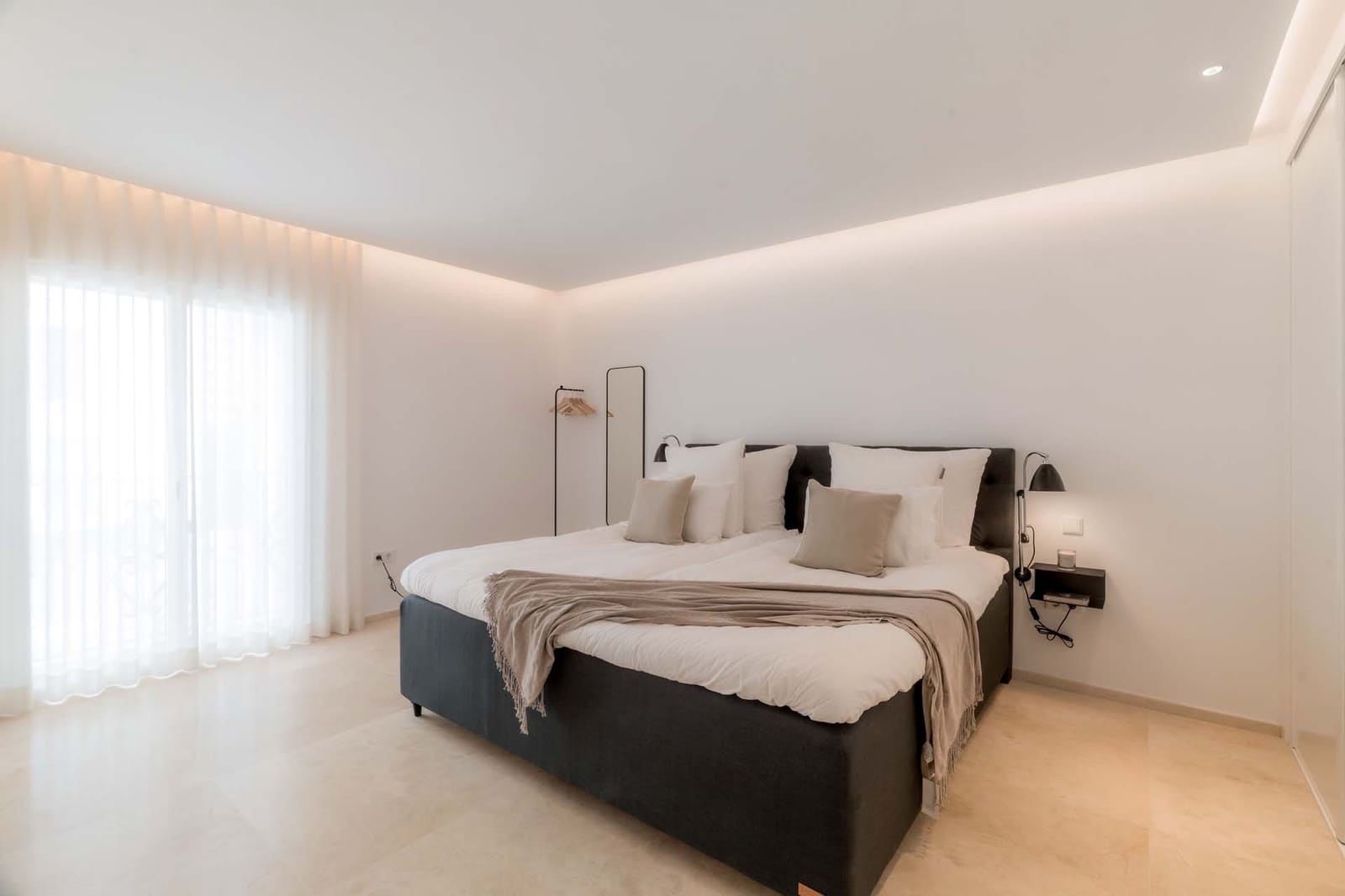 2 bedroom Penthouse for sale in Puerto Banus - € 1,295,000 (Ref: 9701478)