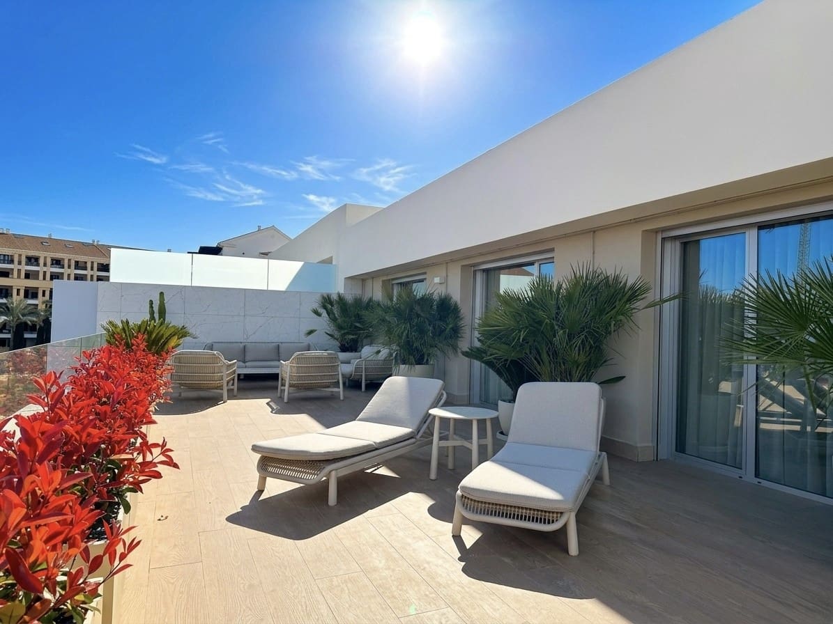 3 bedroom Penthouse for sale in San Pedro de Alcantara with pool garage - € 2,995,000 (Ref: 9704896)