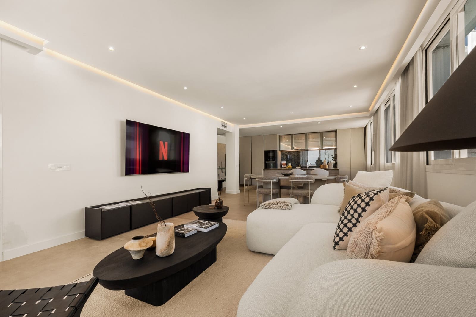 2 bedroom Apartment for sale in Nueva Andalucia with pool - € 690,000 (Ref: 9711236)