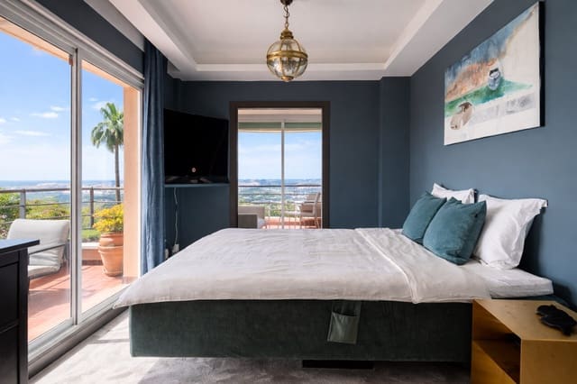 3 sypialnia Apartament na sprzedaż w Marbella z basenem garażem - 1 350 000 € (Ref: 9726512)