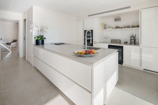 3 bedroom Villa for sale in Golden Mile, Marbella with pool garage - € 2,495,000 (Ref: 9731780)