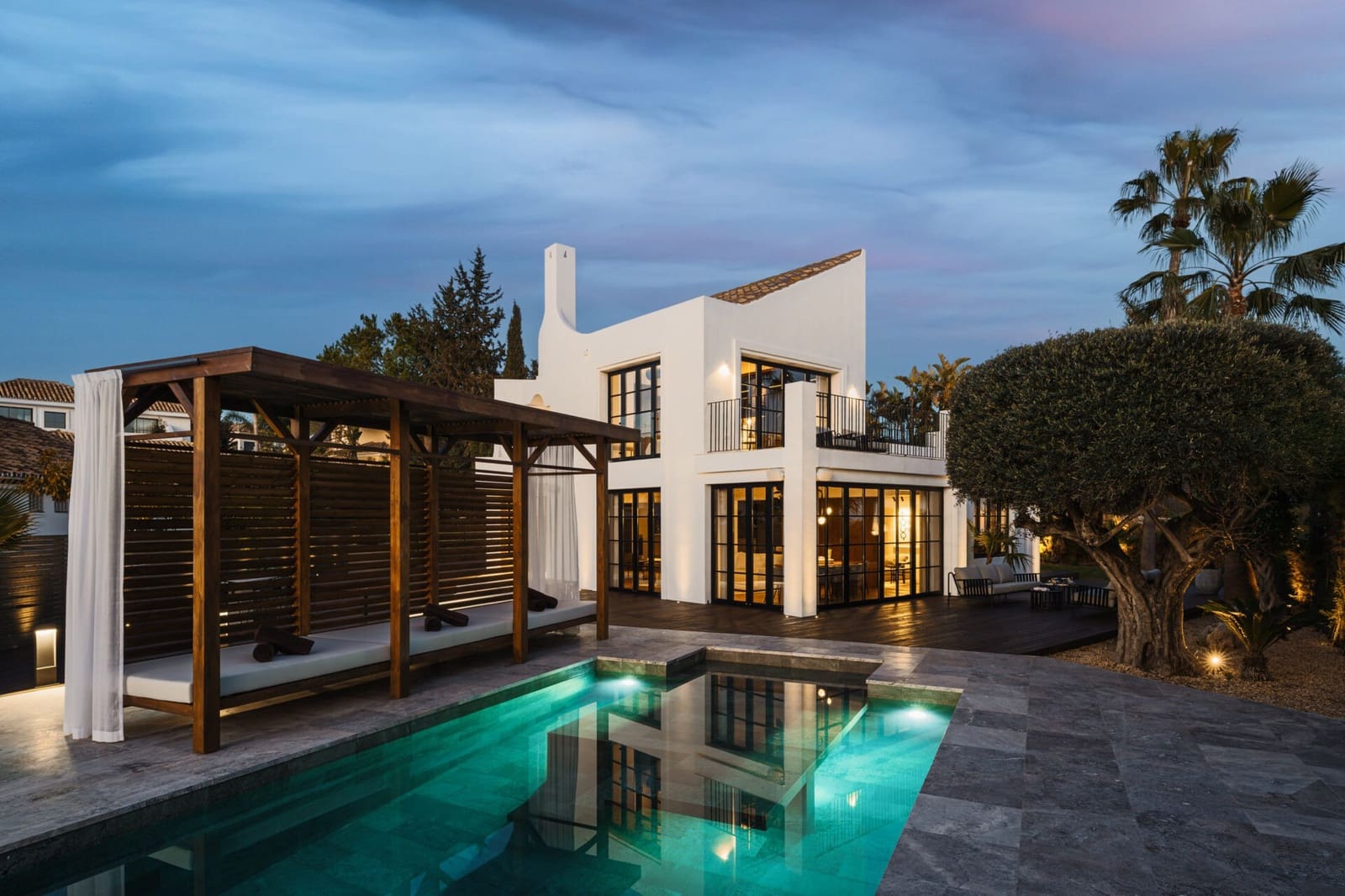 4 Zimmer Villa zu verkaufen in Nueva Andalucia mit Pool - 4.250.000 € (Ref: 9731781)