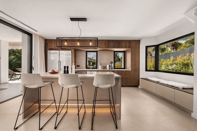 4 chambre Villa/Maison à vendre à Nueva Andalucia, Marbella avec piscine garage - 2 650 000 € (Ref: 9735366)