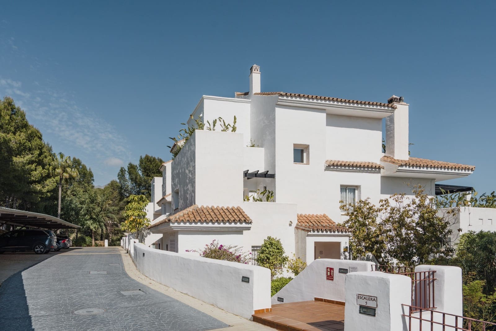 3 quarto Apartamento para venda em Nueva Andalucia com piscina - 1 095 000 € (Ref: 9761801)