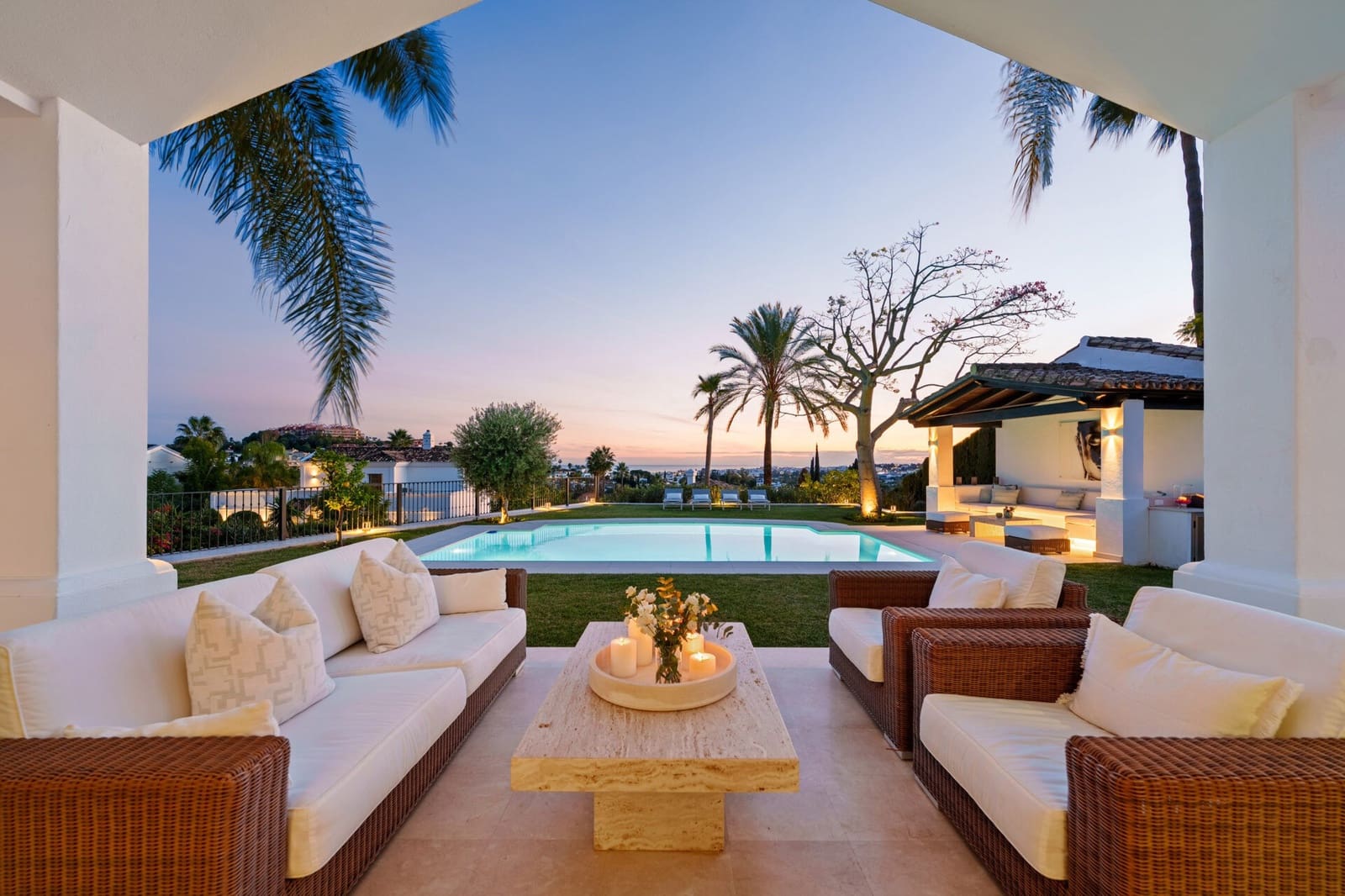 4 soveværelse Villa til salg i Nueva Andalucia med swimmingpool garage - € 4.390.000 (Ref: 9770387)