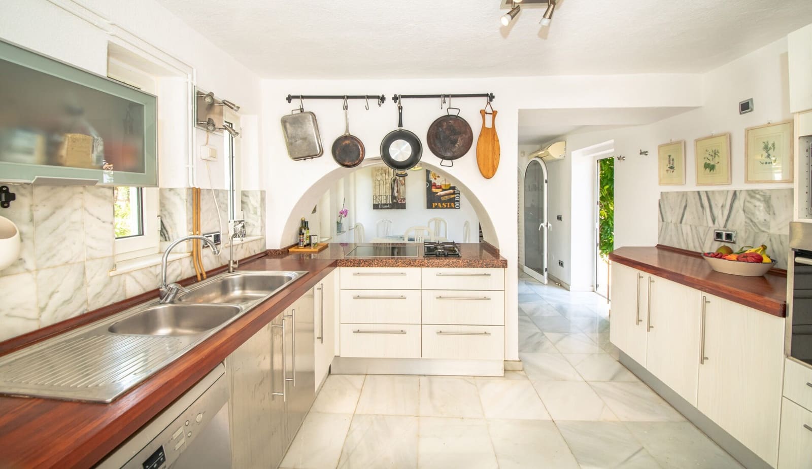 5 bedroom Villa for sale in Benalmadena with pool garage - € 2,100,000 (Ref: 9794349)