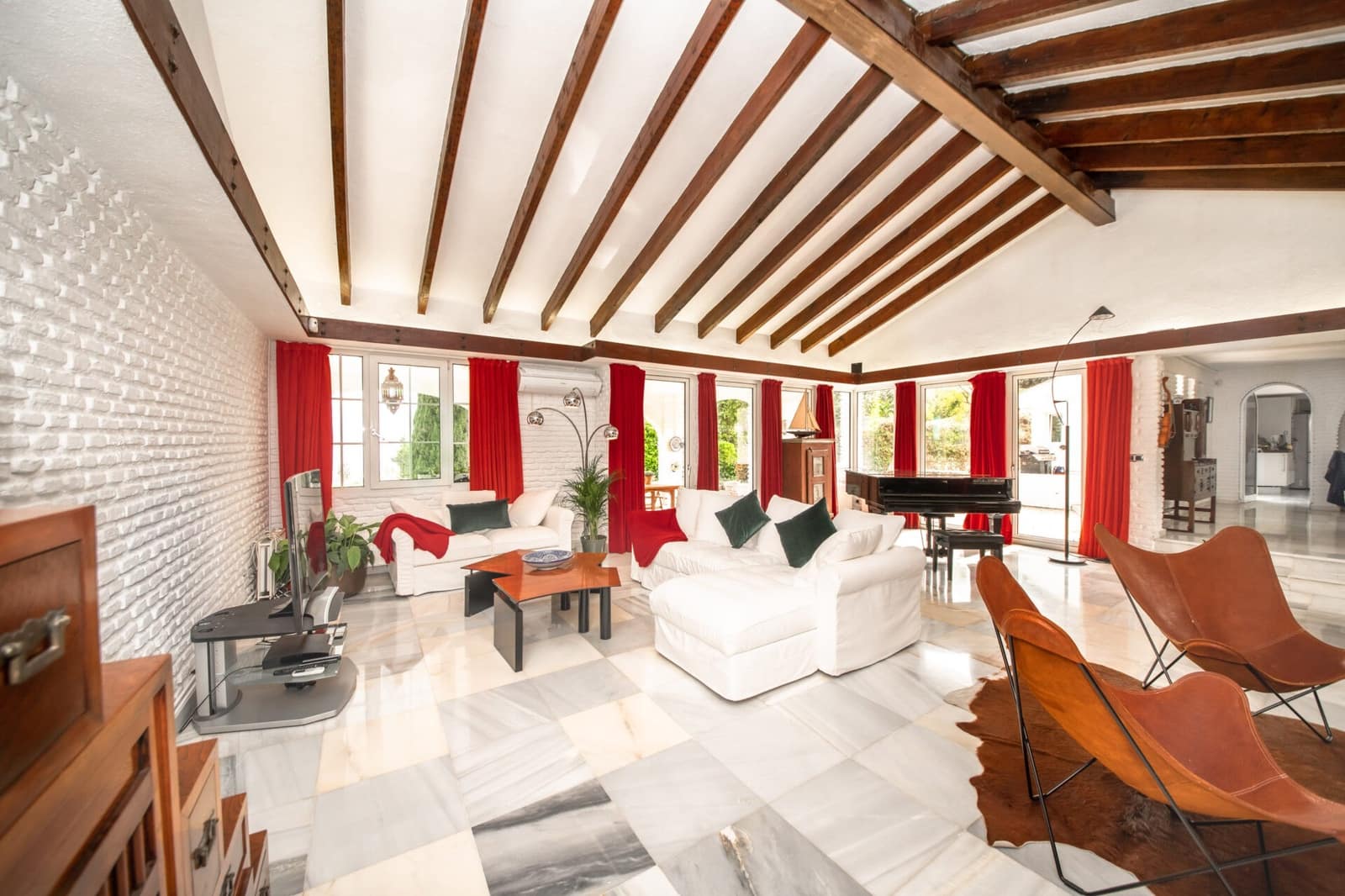 5 bedroom Villa for sale in Benalmadena with pool garage - € 2,100,000 (Ref: 9794349)