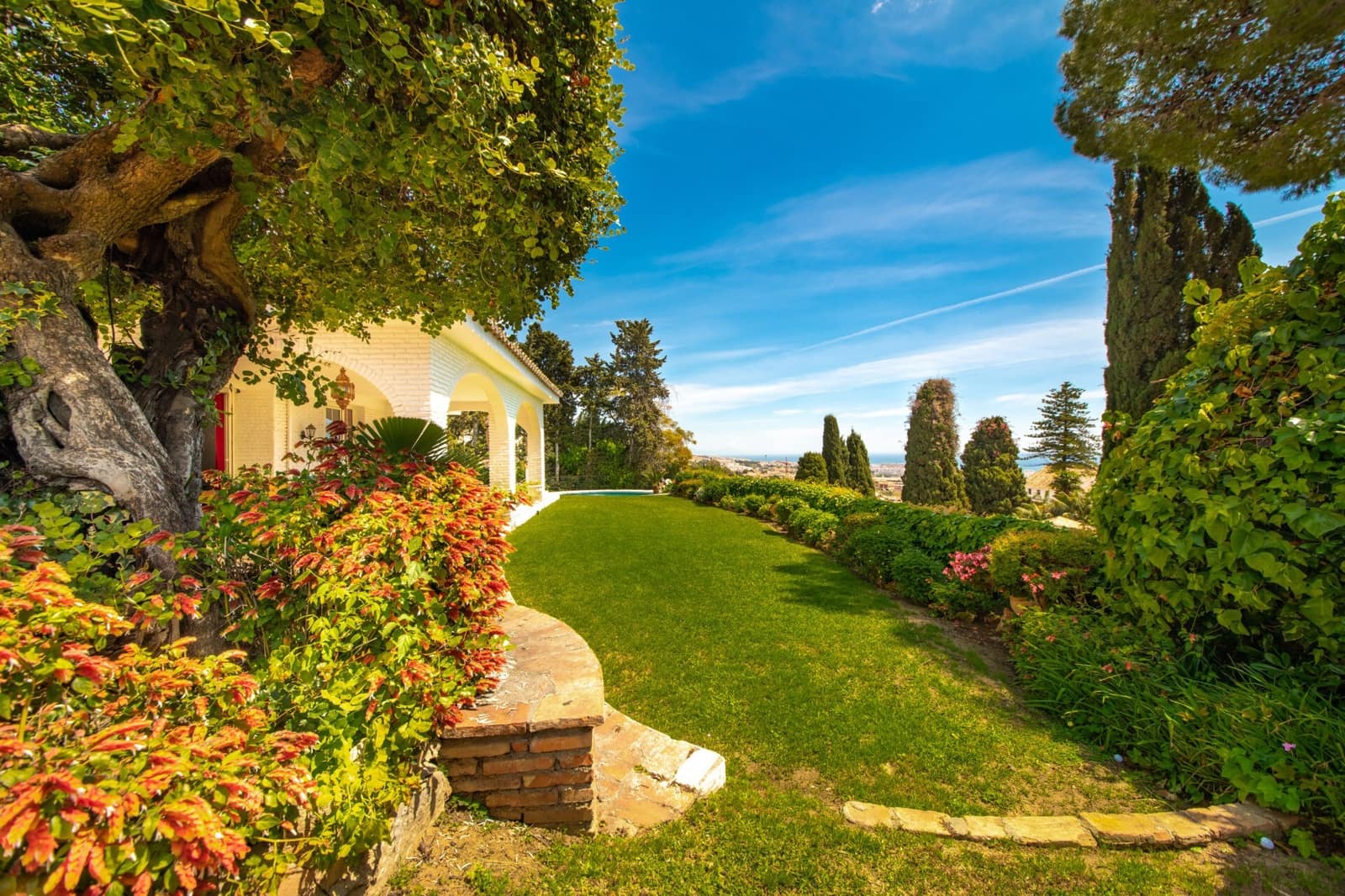 5 bedroom Villa for sale in Benalmadena with pool garage - € 2,100,000 (Ref: 9794349)