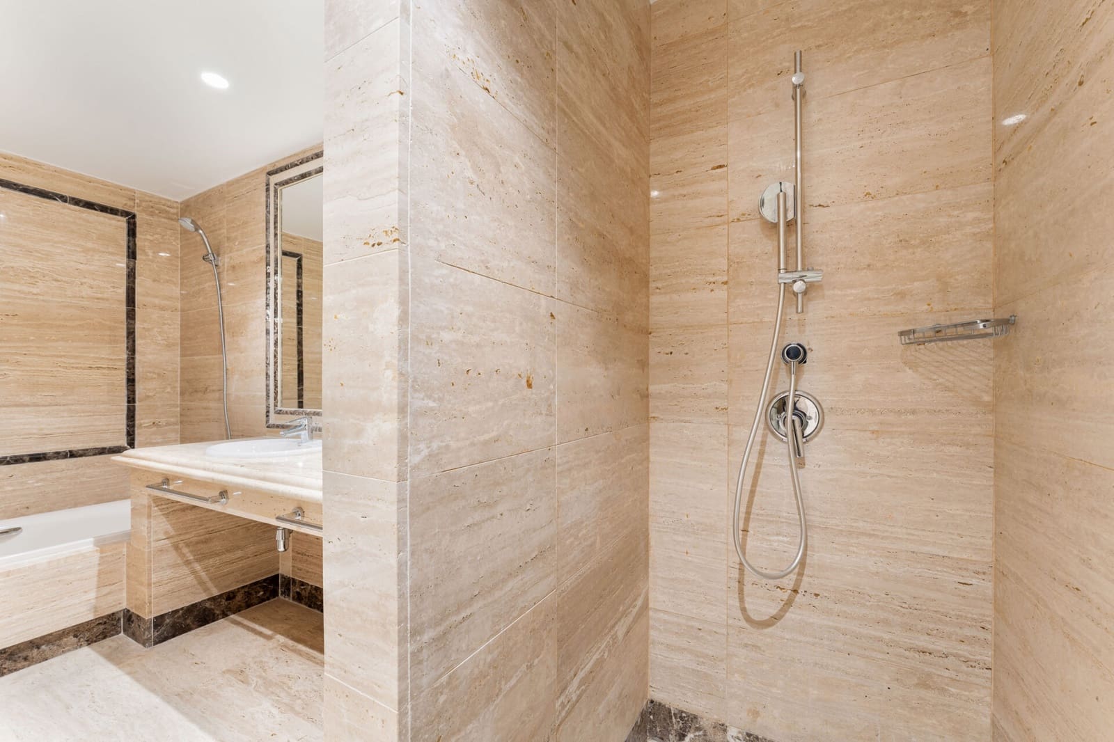 3 sovrum Lägenhet till salu i Golden Mile med garage - 1 195 000 € (Ref: 9799039)