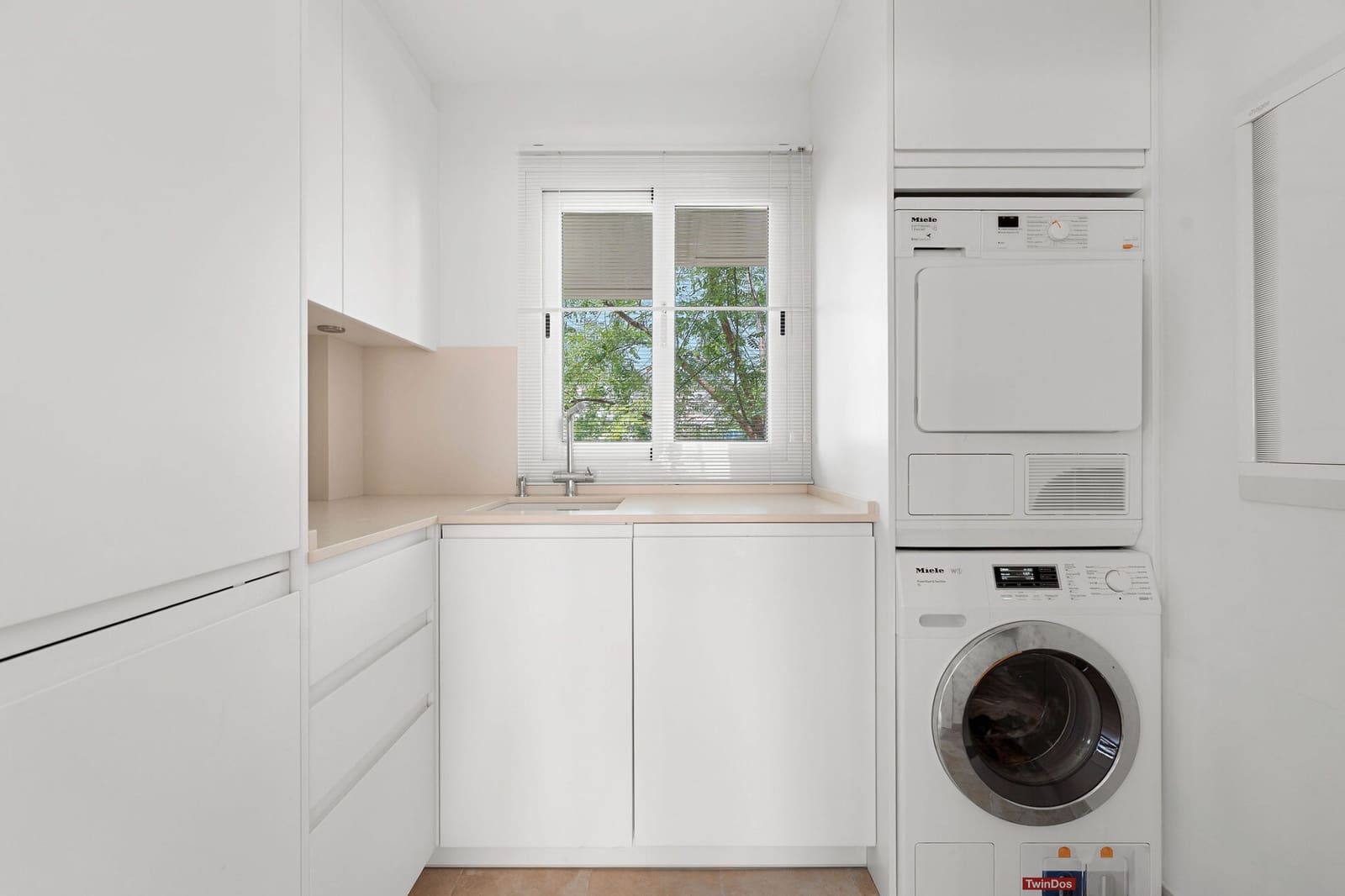 4 chambre Appartement à vendre à Nueva Andalucia avec piscine garage - 1 495 000 € (Ref: 9799040)