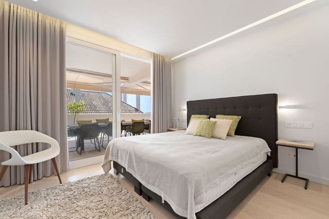 4 chambre Appartement à vendre à Nueva Andalucia, Marbella avec piscine garage - 1 495 000 € (Ref: 9799040)