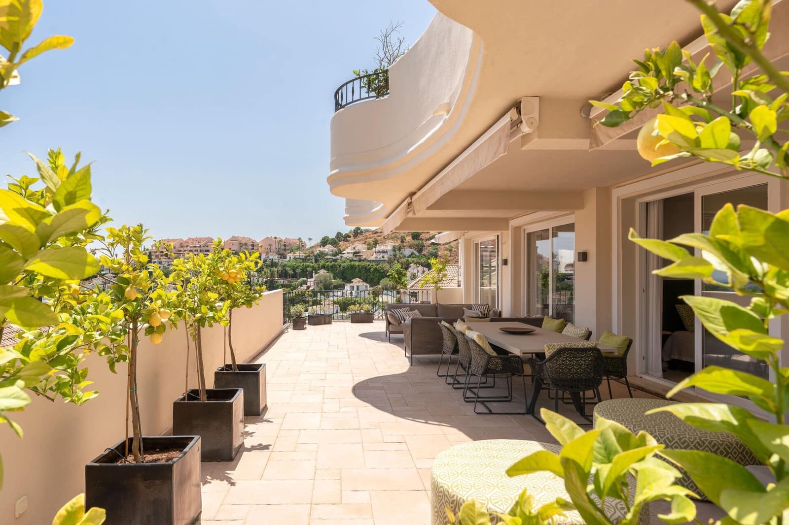 4 chambre Appartement à vendre à Nueva Andalucia avec piscine garage - 1 495 000 € (Ref: 9799040)