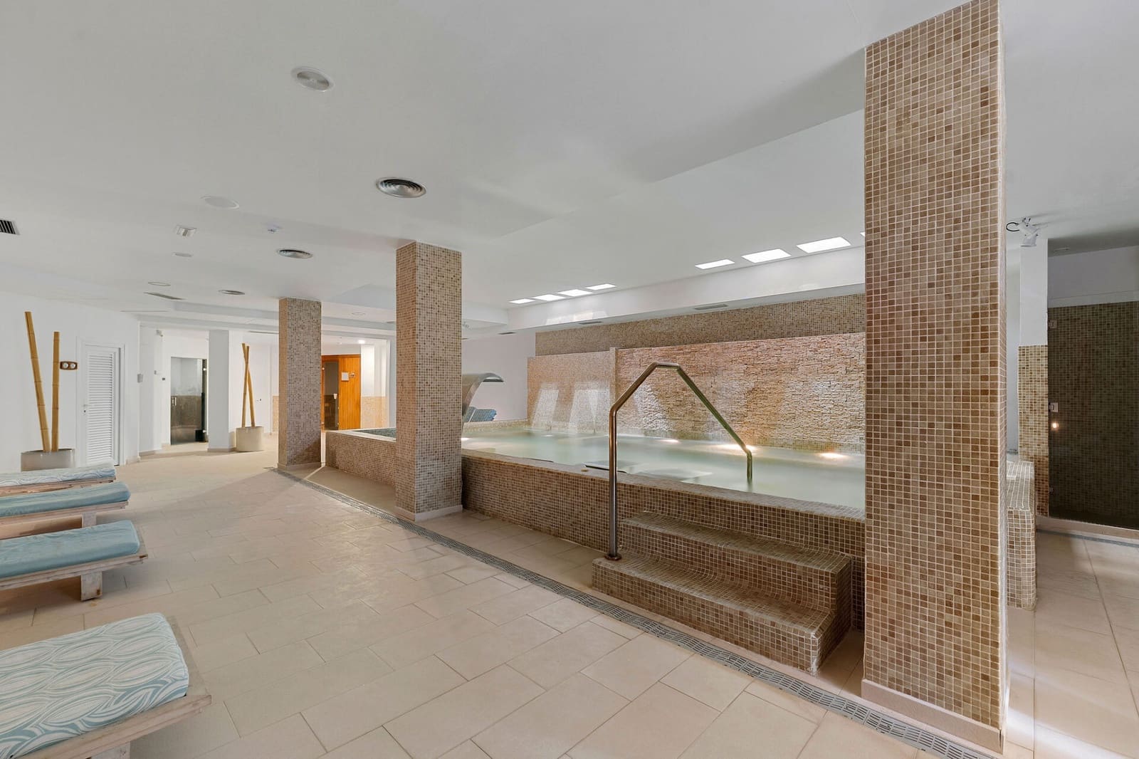 4 chambre Appartement à vendre à Nueva Andalucia avec piscine garage - 1 495 000 € (Ref: 9799040)