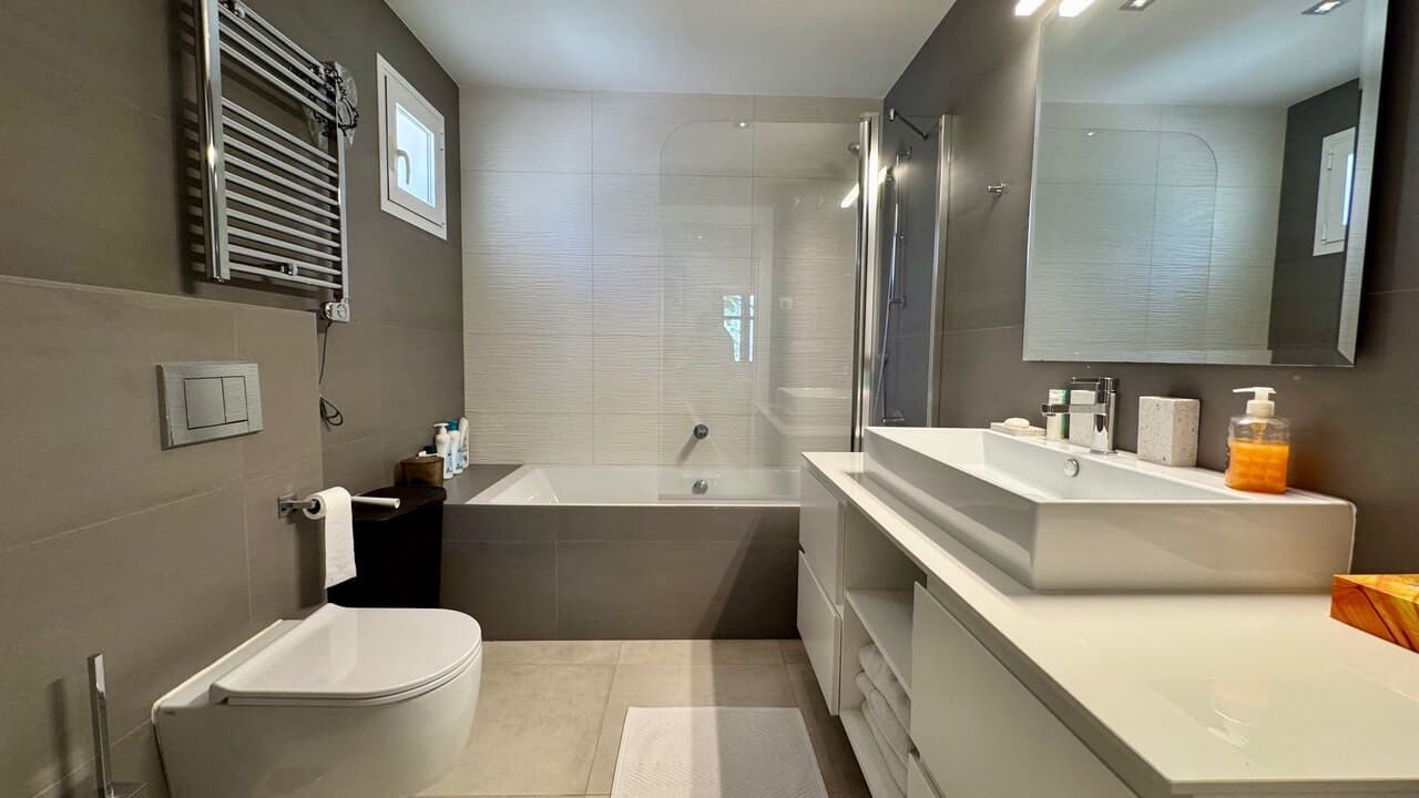 3 bedroom Apartment for sale in Marbella with pool garage - € 4,950,000 (Ref: 9799043)
