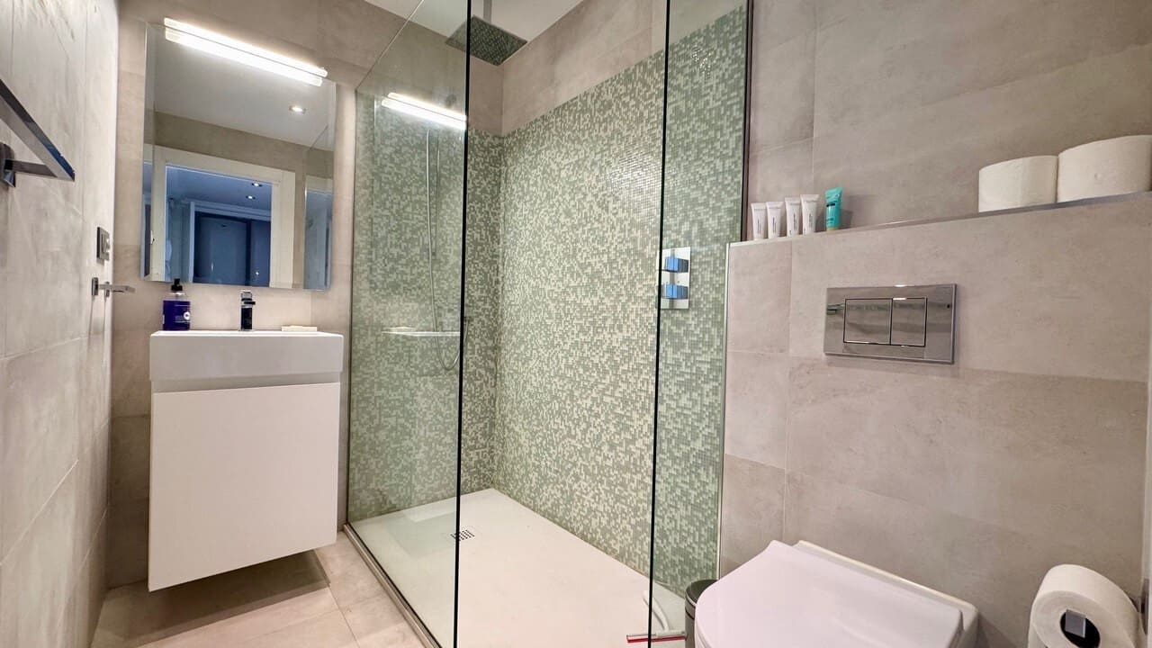 3 bedroom Apartment for sale in Marbella with pool garage - € 4,950,000 (Ref: 9799043)