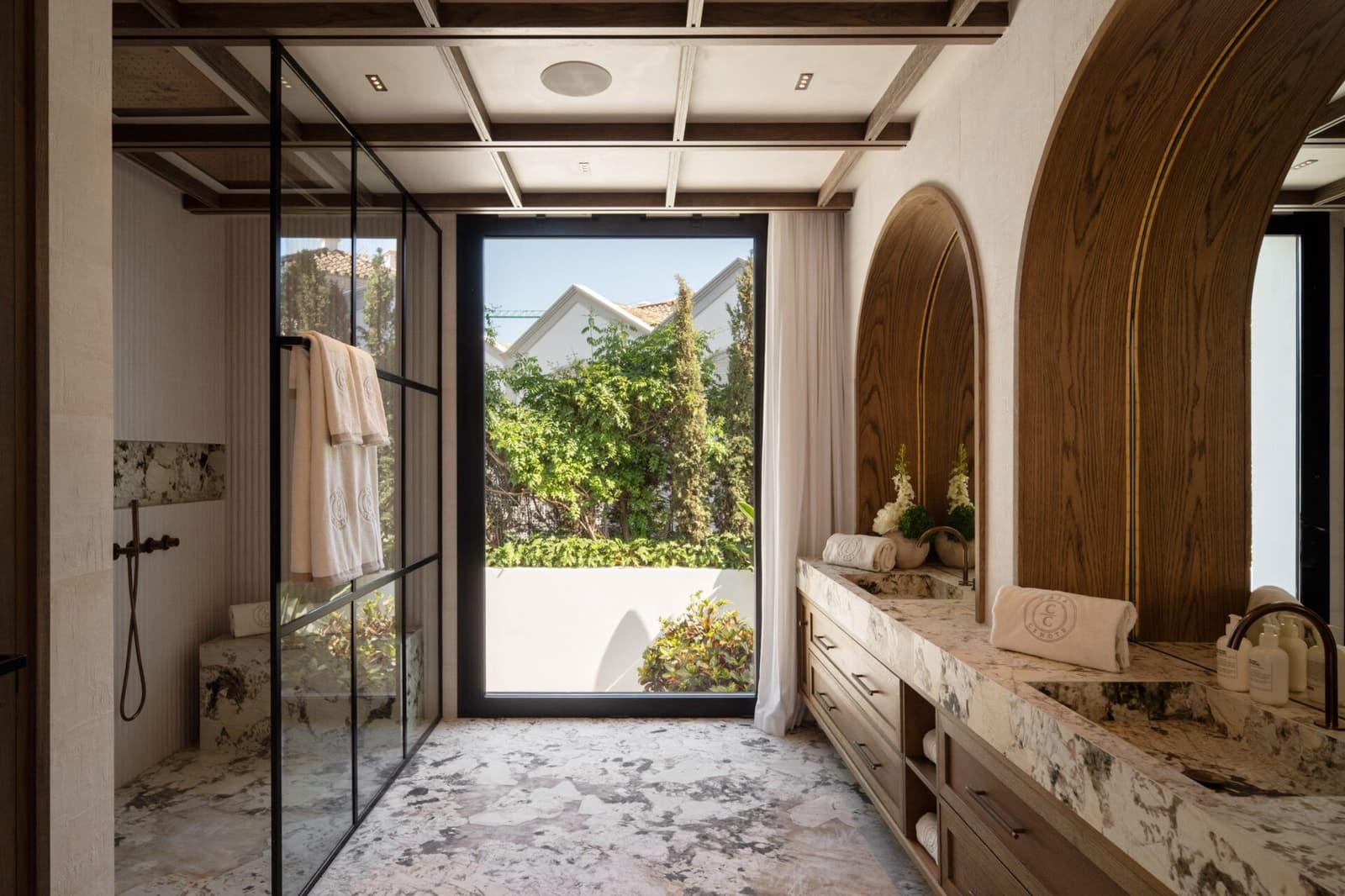 Chalet de 6 habitaciones en Nueva Andalucia en venta con piscina - 9.490.000 € (Ref: 9804126)