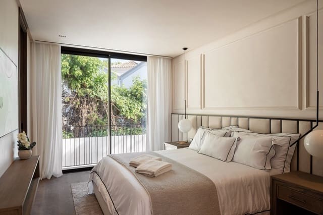 Chalet de 6 habitaciones en Nueva Andalucia, Marbella en venta - 9.490.000 € (Ref: 9804126)