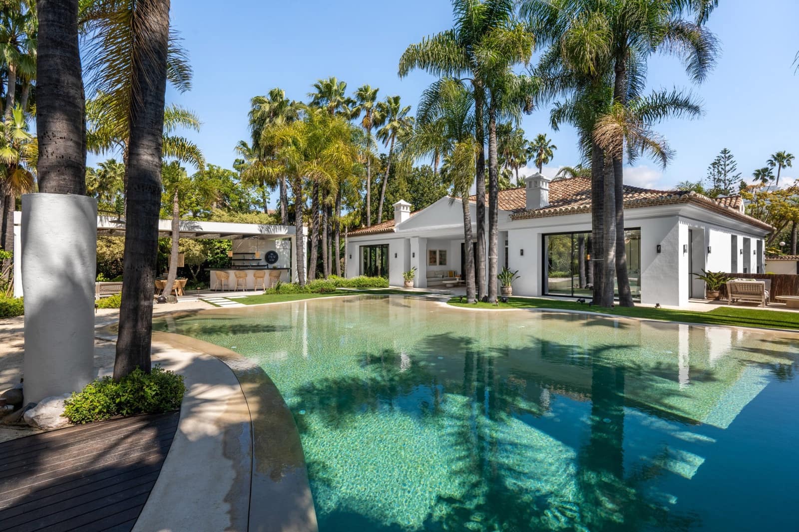 Chalet de 6 habitaciones en Nueva Andalucia en venta con piscina - 9.490.000 € (Ref: 9804126)