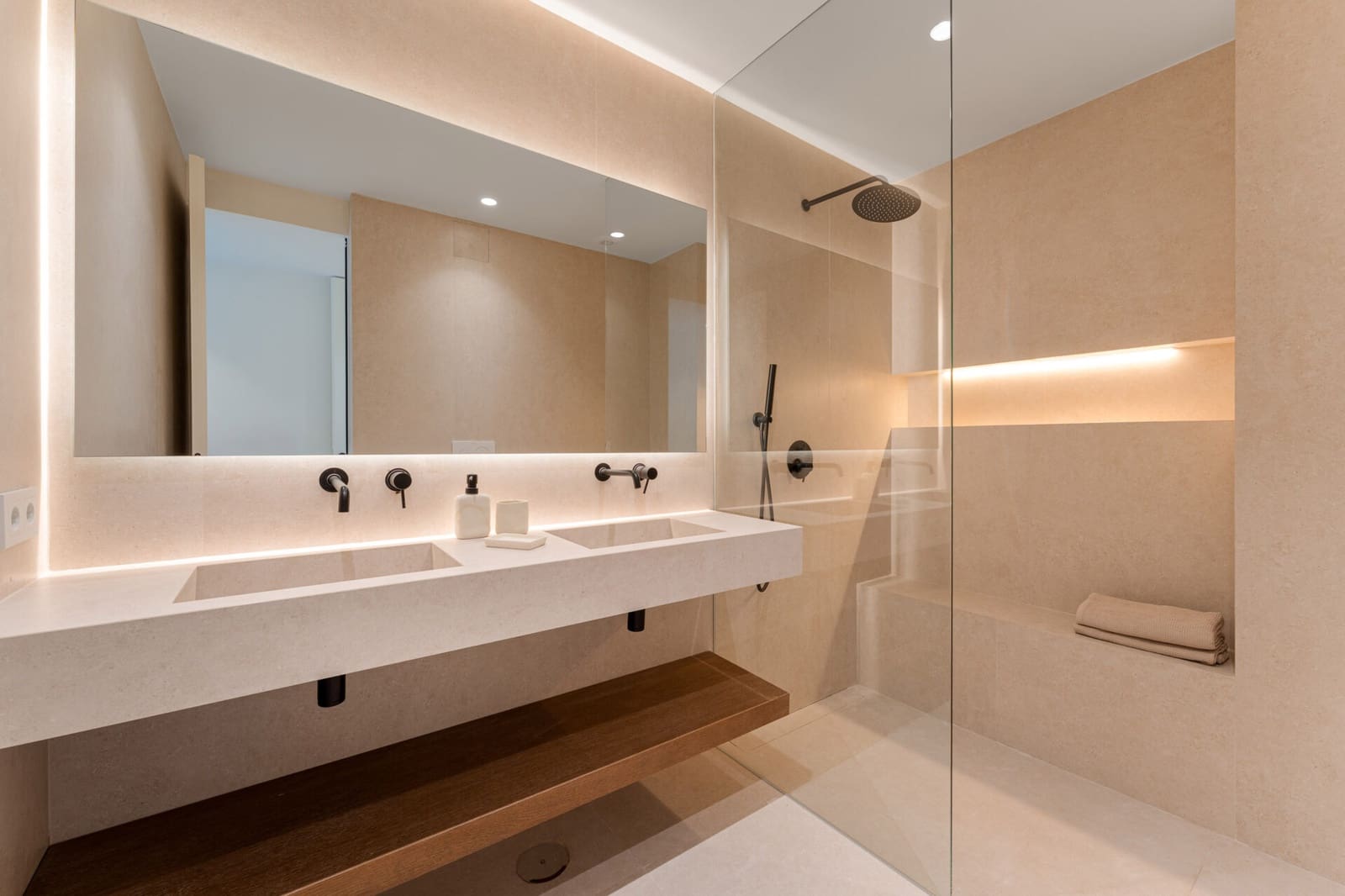 3 quarto Apartamento para venda em La Quinta com piscina - 695 000 € (Ref: 9804130)