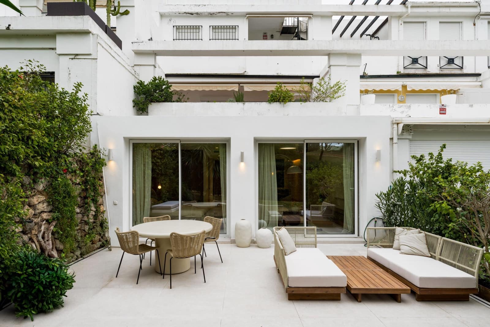 3 quarto Apartamento para venda em La Quinta com piscina - 695 000 € (Ref: 9804130)