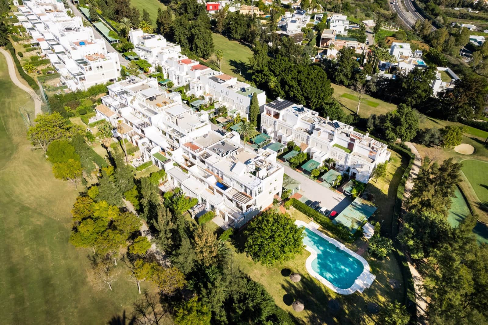 3 quarto Apartamento para venda em La Quinta com piscina - 695 000 € (Ref: 9804130)